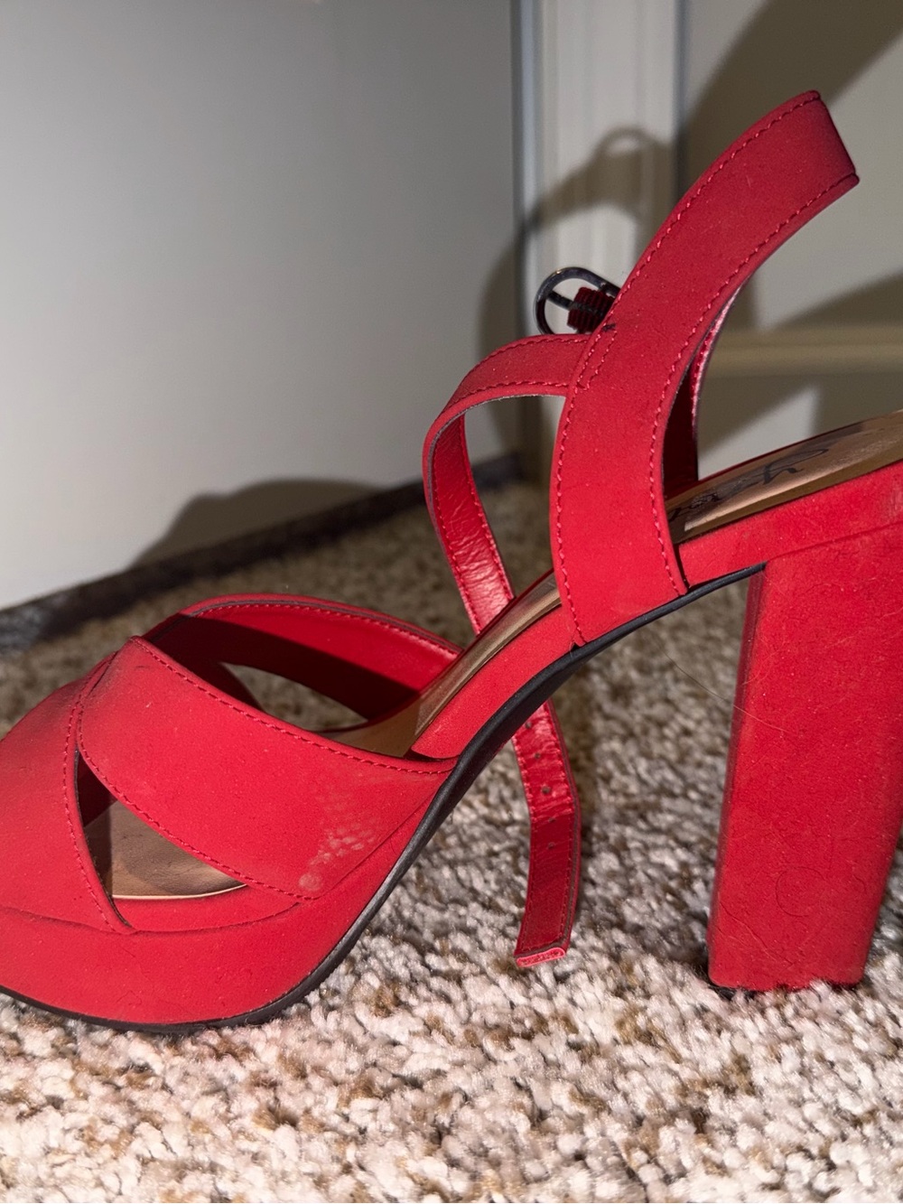 Red heels - Picture 3 of 5